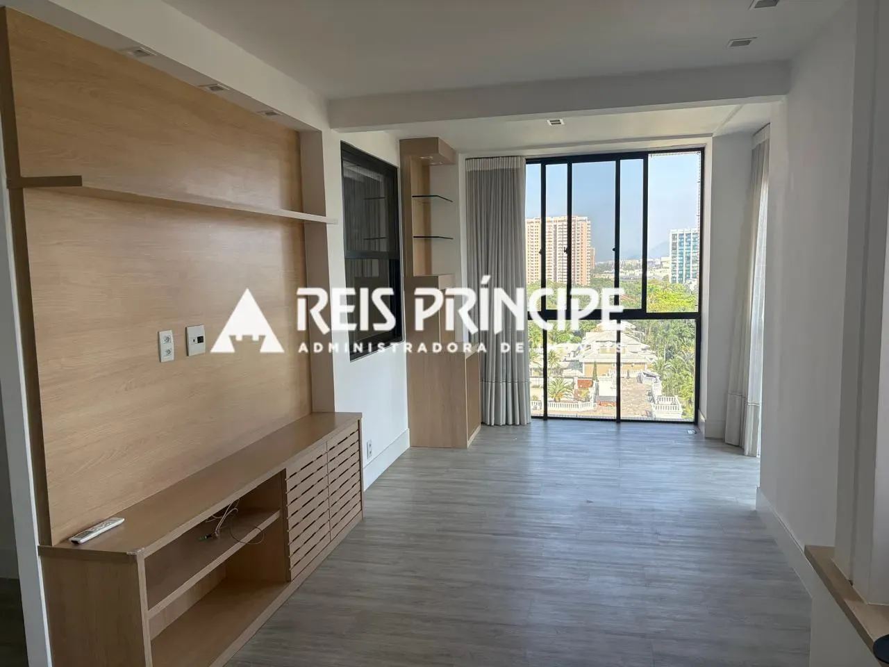 2-bedroom apartment with an en-suite and office