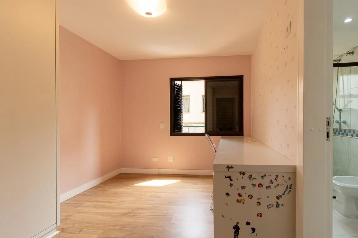3-bedroom apartment with a bathtub in Curitiba — photo 7