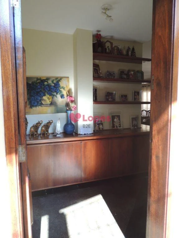 Mountain view in a 4-bedroom house, 431 m² — photo 41