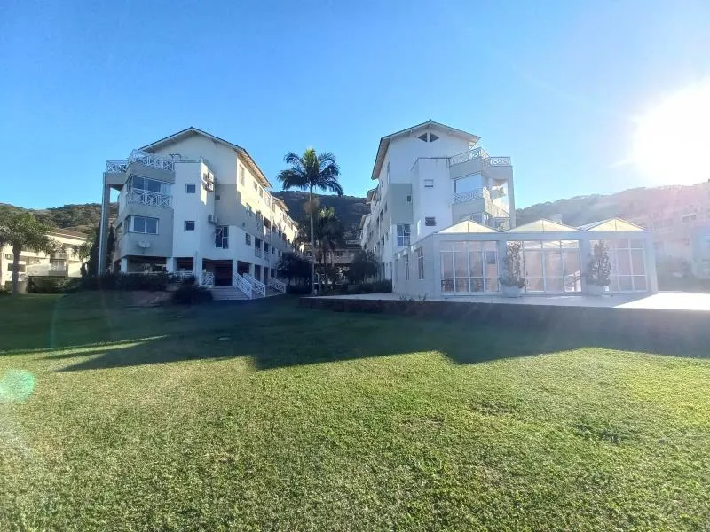 2-bedroom apartment with a water view — photo 59