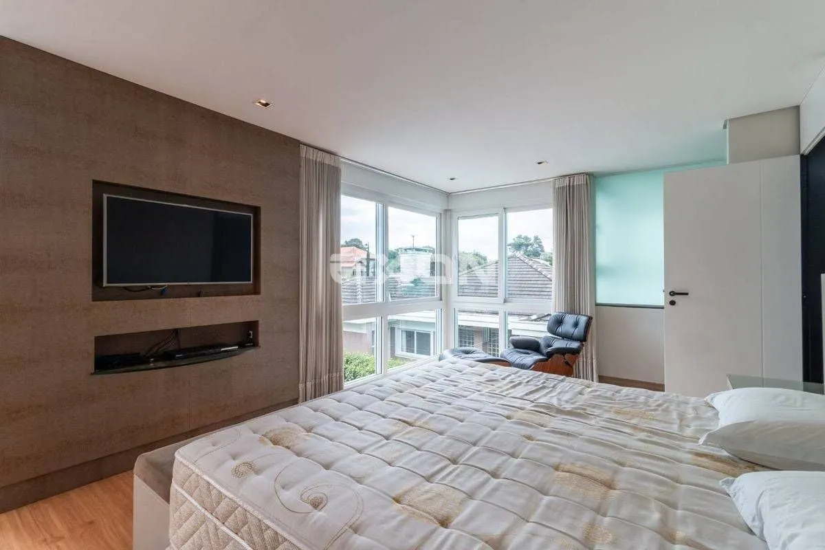 House with 5 bedrooms and 829 m² plus 4 parking spots — photo 25