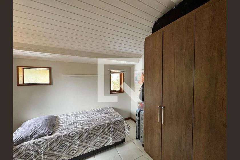 140 m² house with a walk-in closet and a home office — photo 26