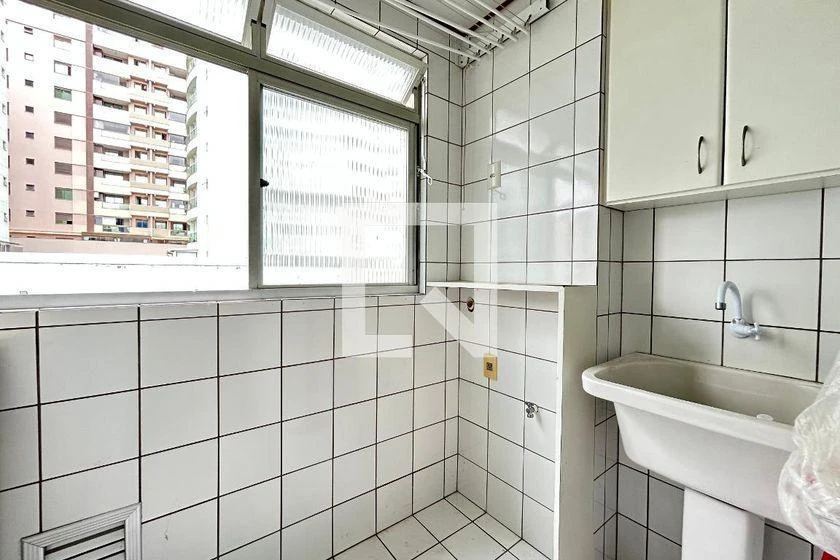 3-bedroom apartment in a building with a gym — photo 10