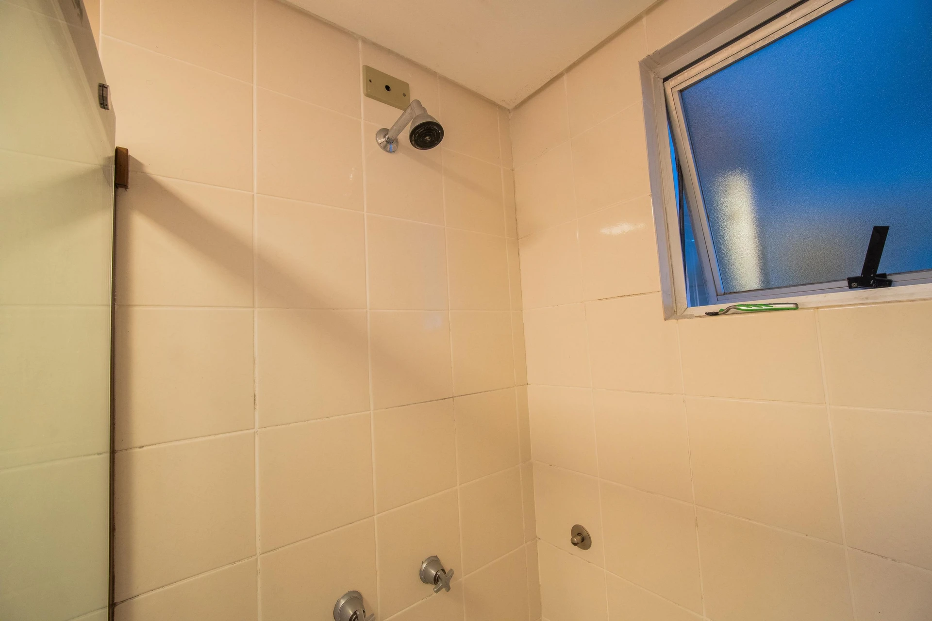 Walk-in closet in a 2-bedroom apartment, 91 m²