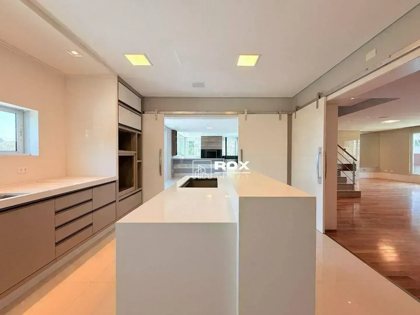 Ground-floor house with 5 en-suite bedrooms