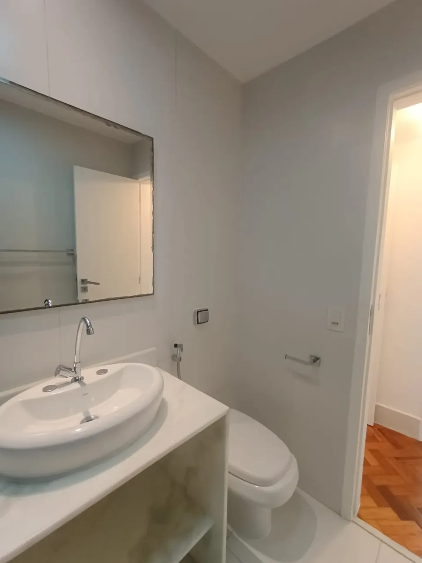 Apartment on the 6th floor with wood or laminate floors — photo 13