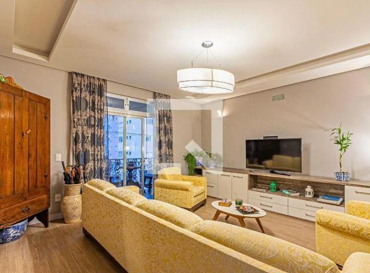 250 m² apartment with 3 bedrooms and open kitchen — photo 2