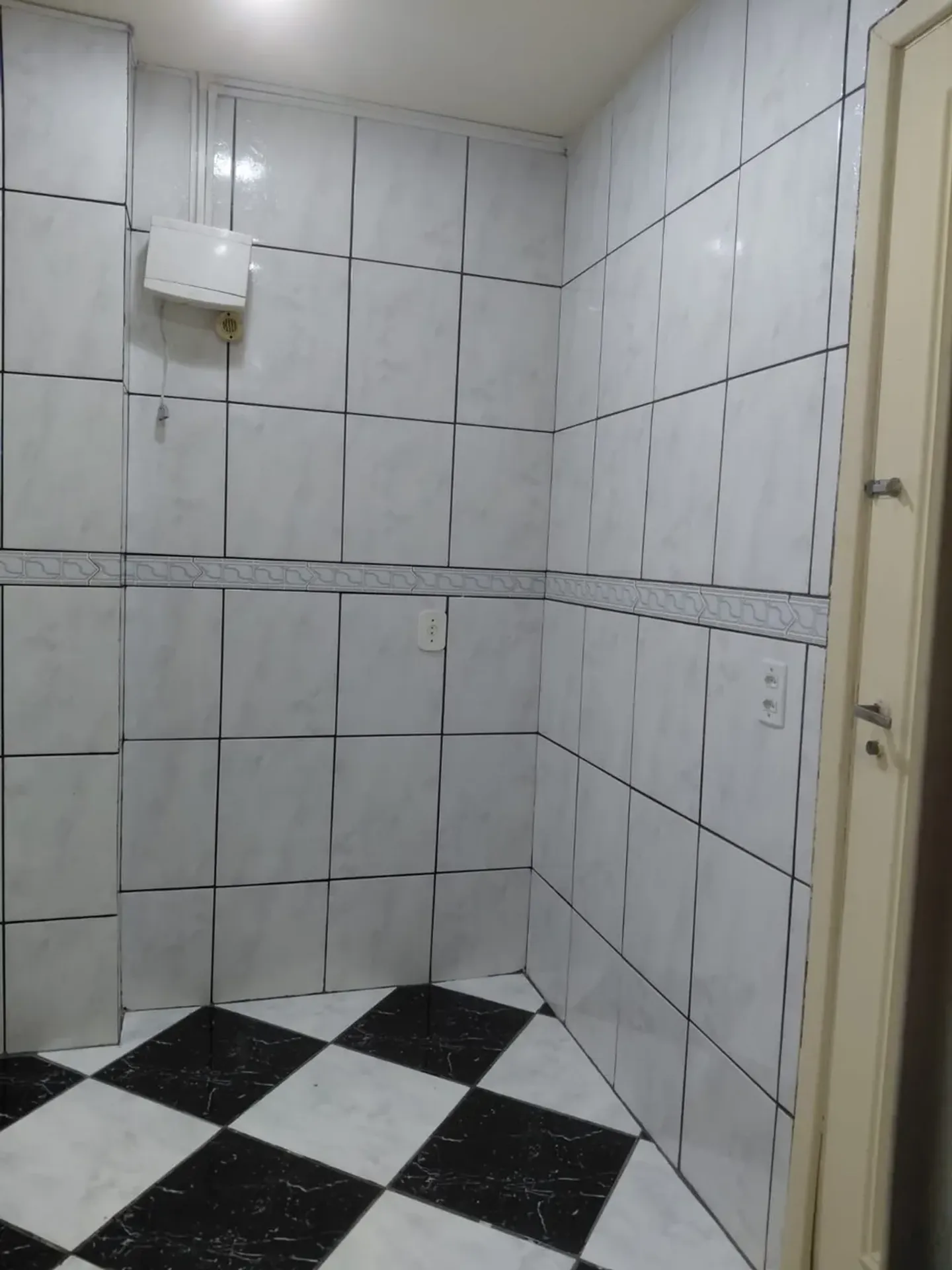 Квартира з 2 спальнями та дерев'яною підлогою або ламінатом — photo 9