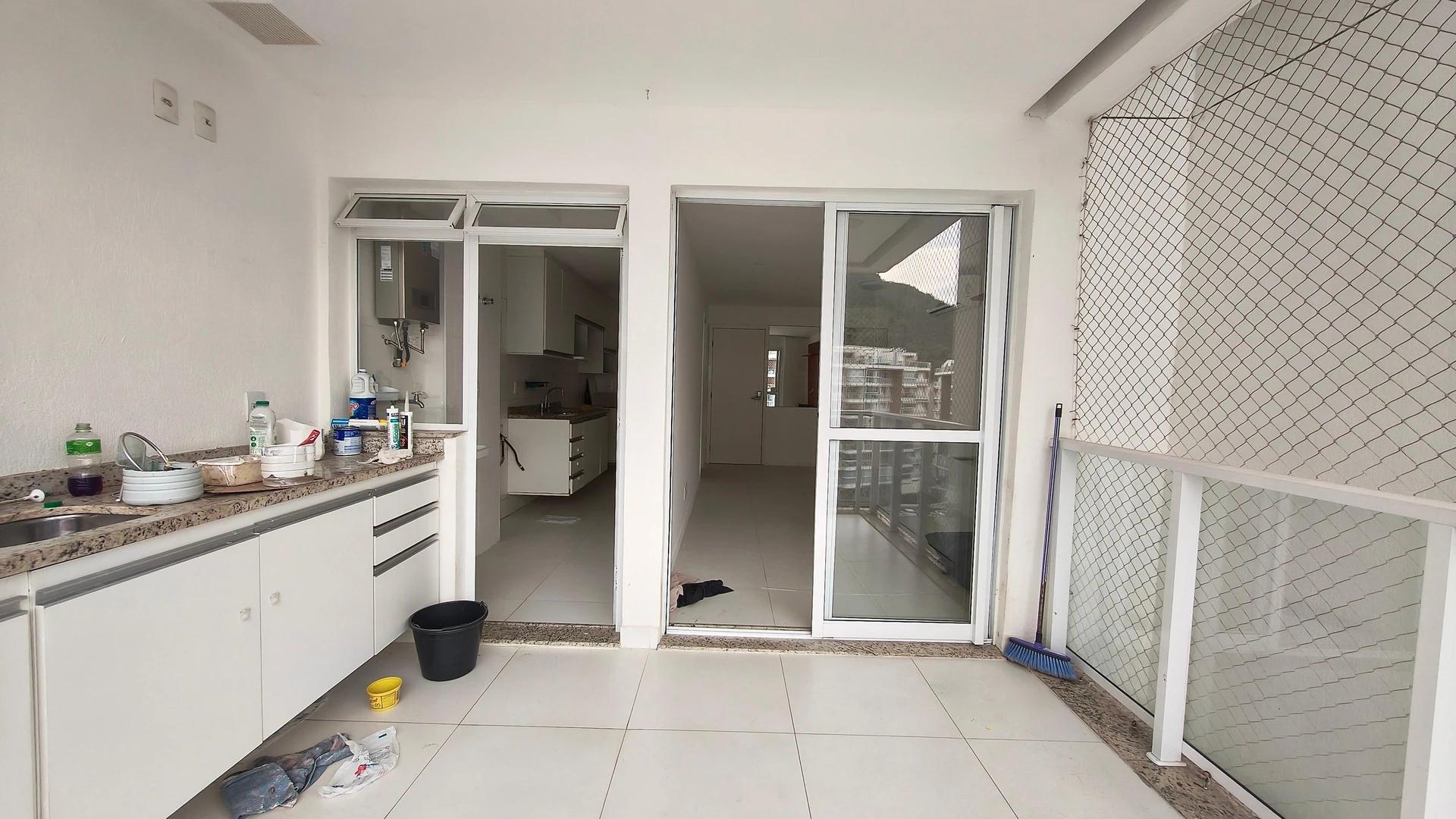 Unfurnished apartment with 2 bedrooms and 2 bathrooms — photo 20
