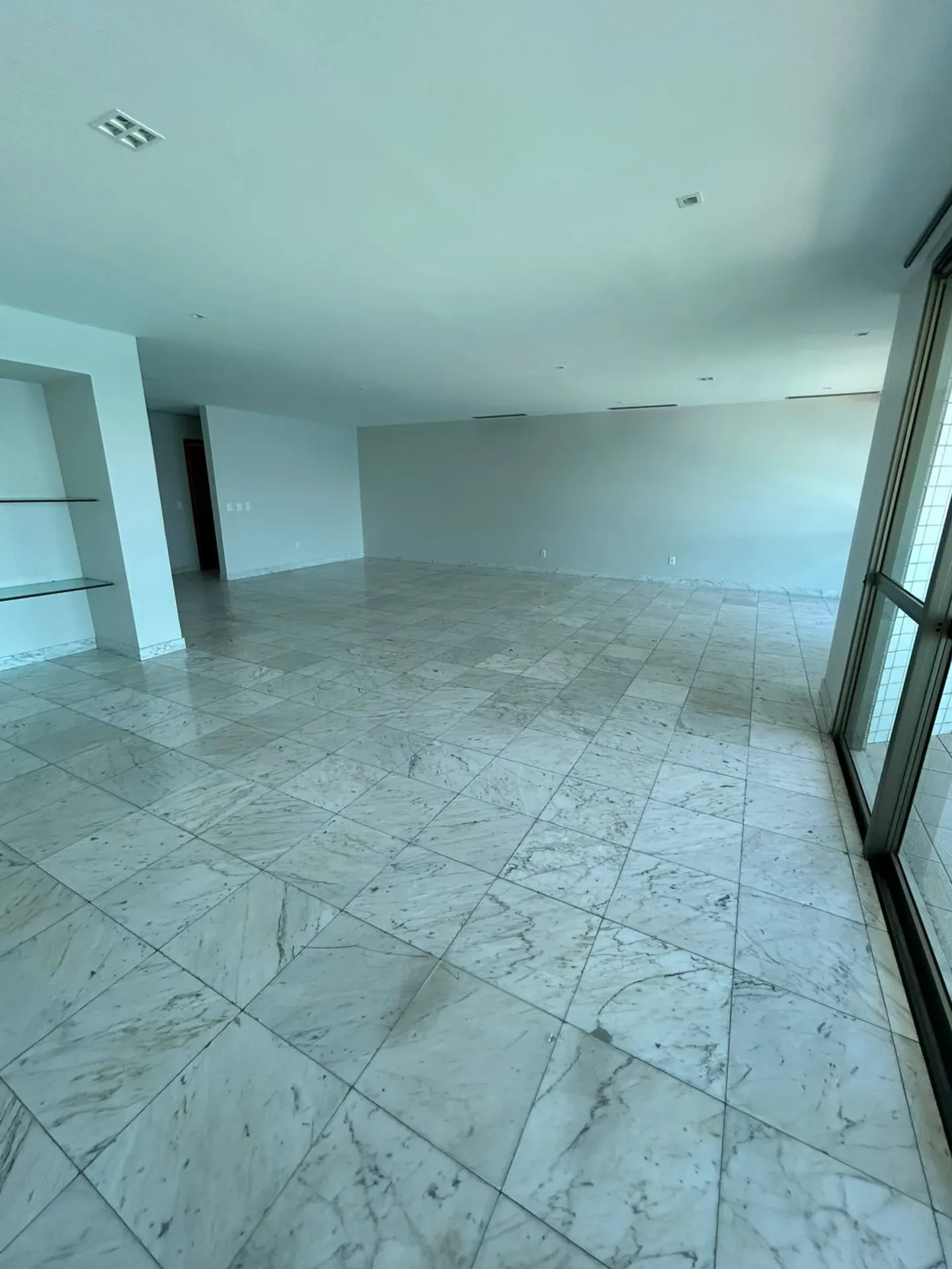 4-bedroom apartment with a water view — photo 7
