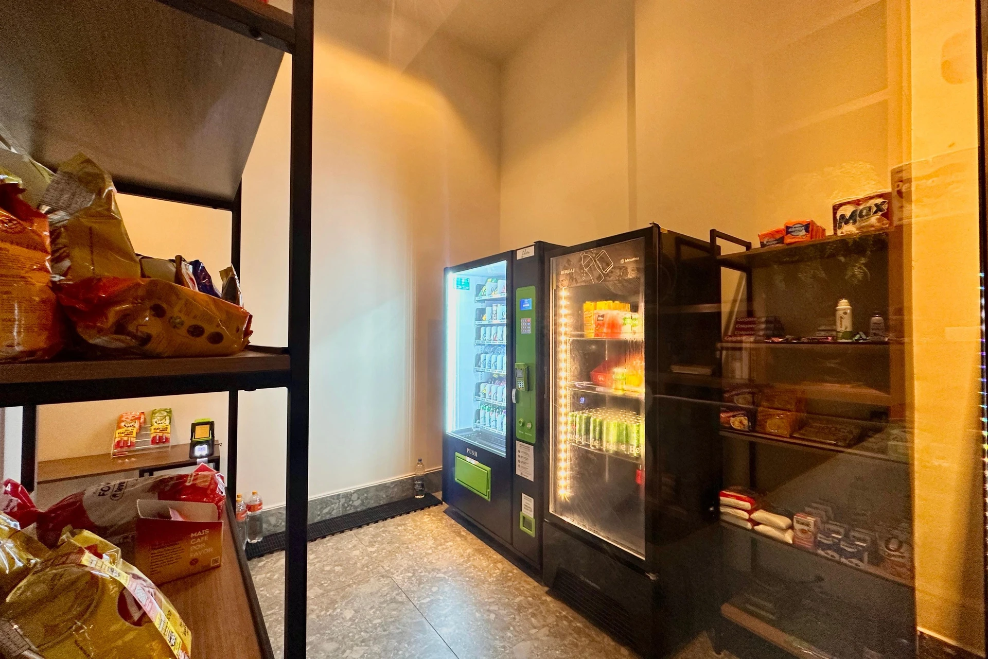 Furnished 1-bedroom apartment with a balcony grill — photo 30