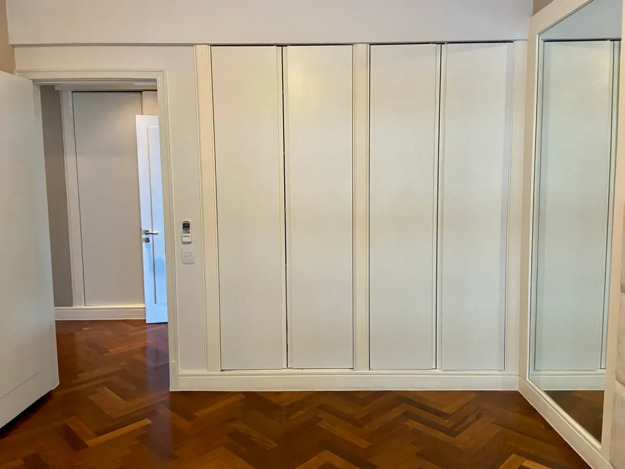 Apartamento con 3 habitaciones y balcón cerrado de vidrio — photo 6