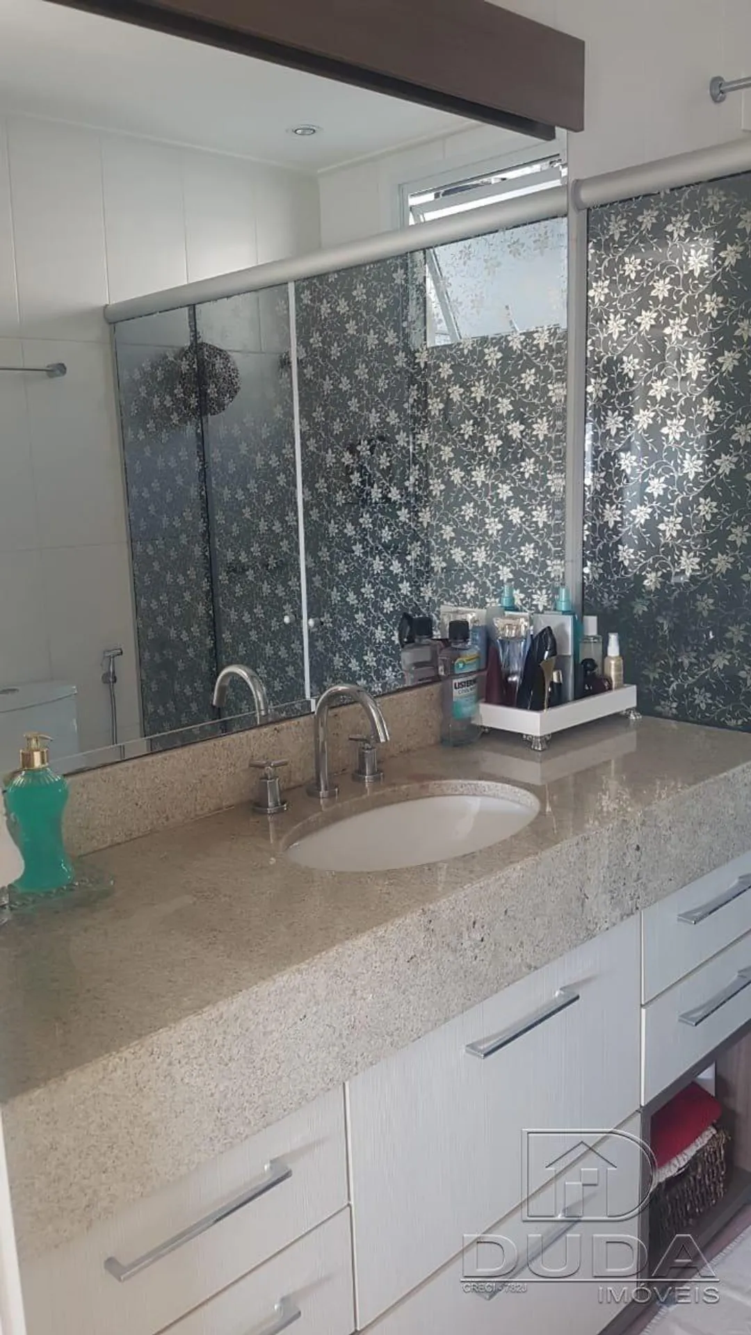 Apartment on the 11th floor with a glass-enclosed balcony — photo 11