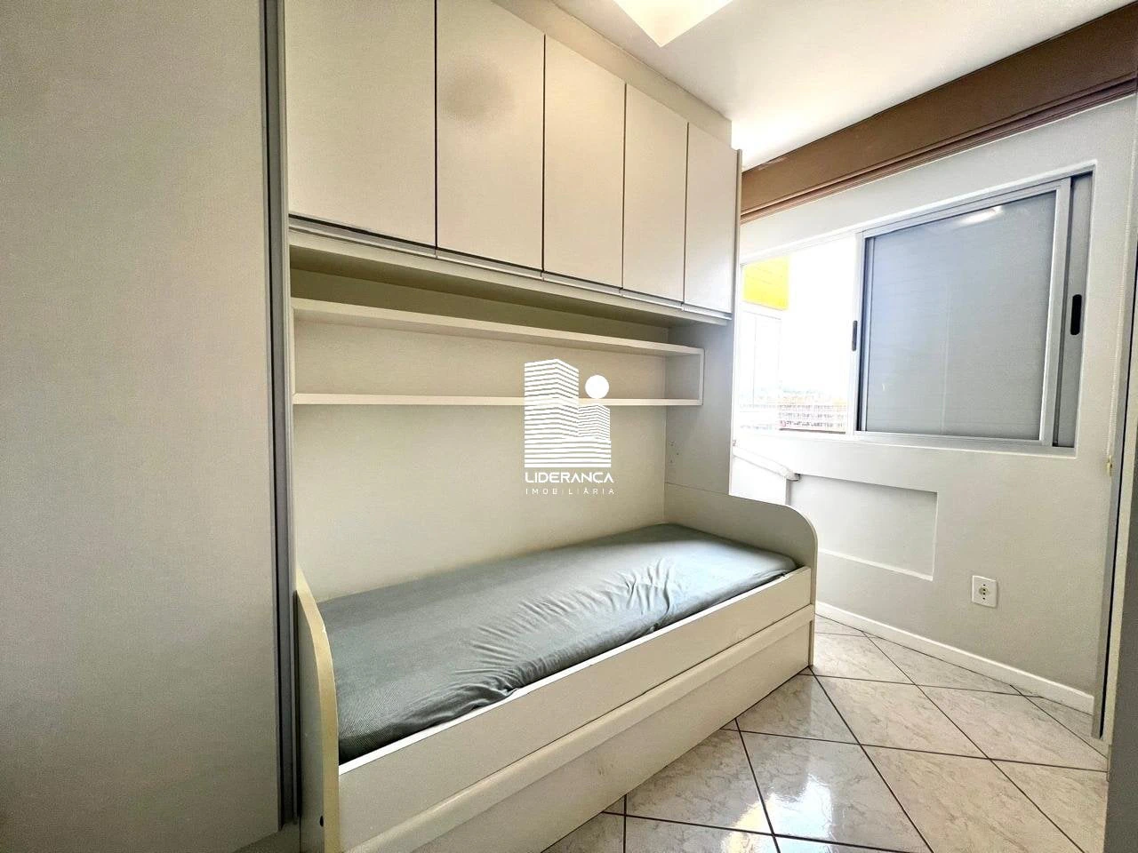 Furnished apartment, 125 m², with a glass-enclosed balcony — photo 18