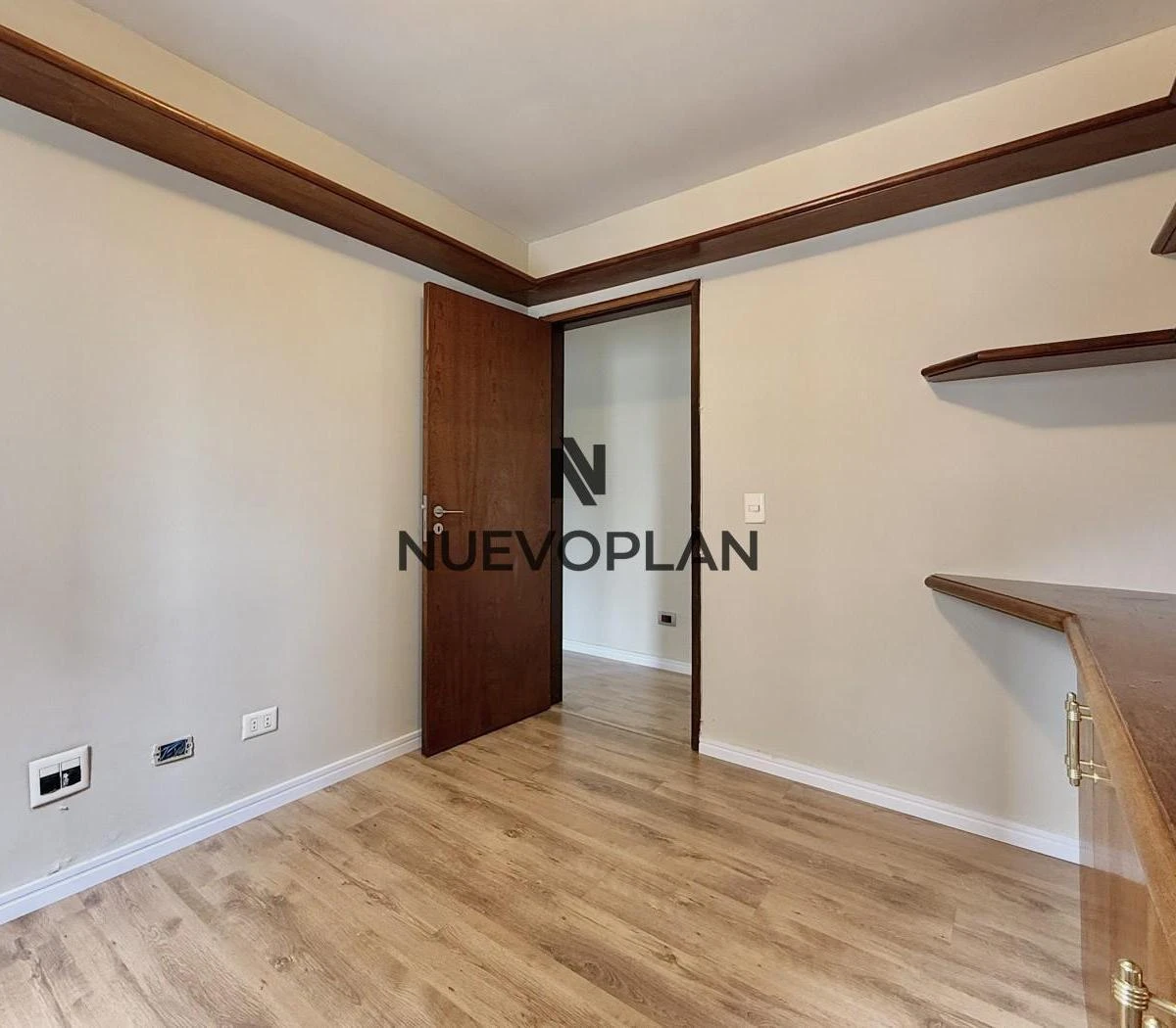 Floor-to-ceiling windows in a 3-bedroom apartment, 77 m² — photo 23
