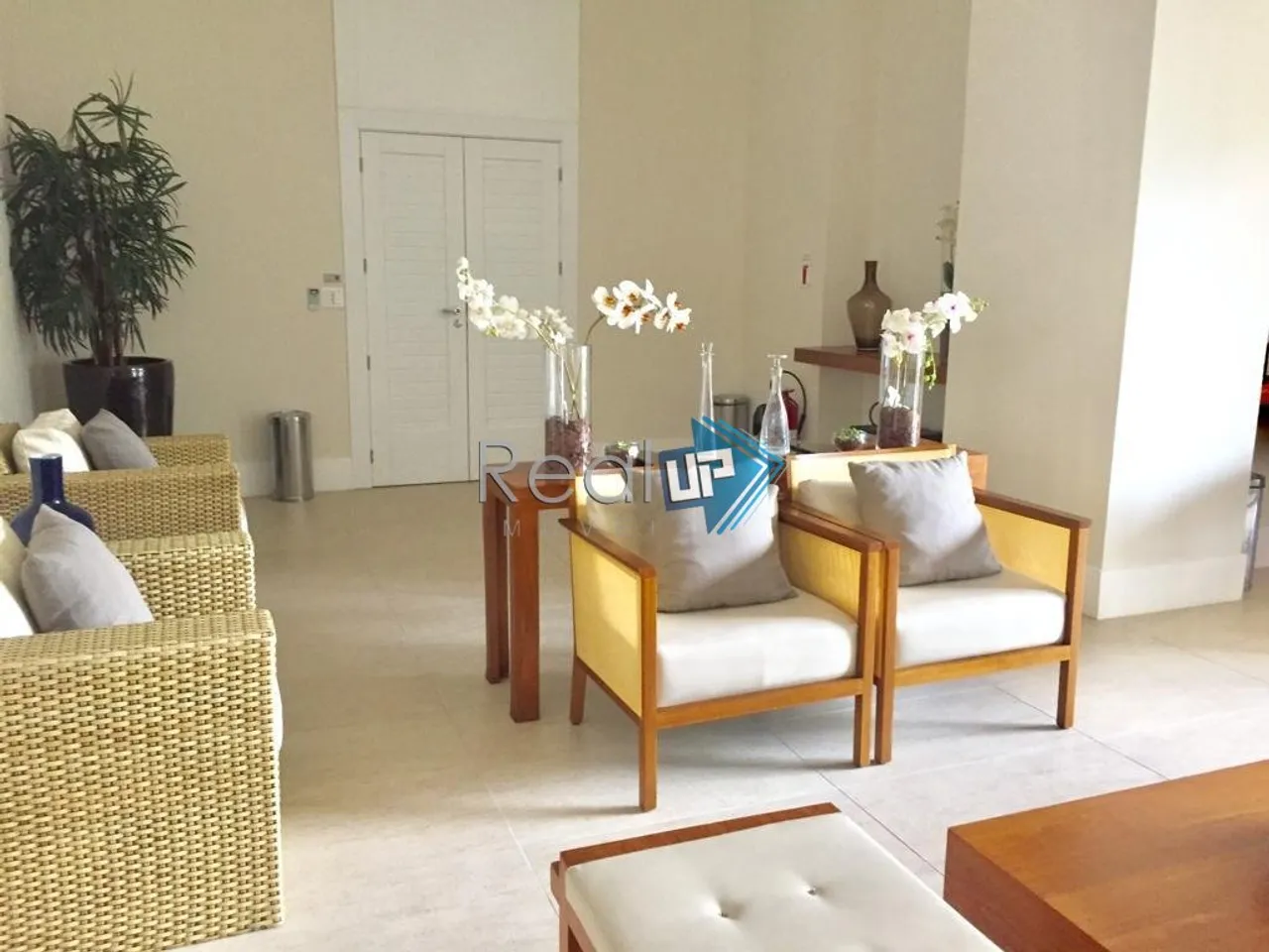 Furnished apartment with 2 bedrooms and a balcony — photo 12