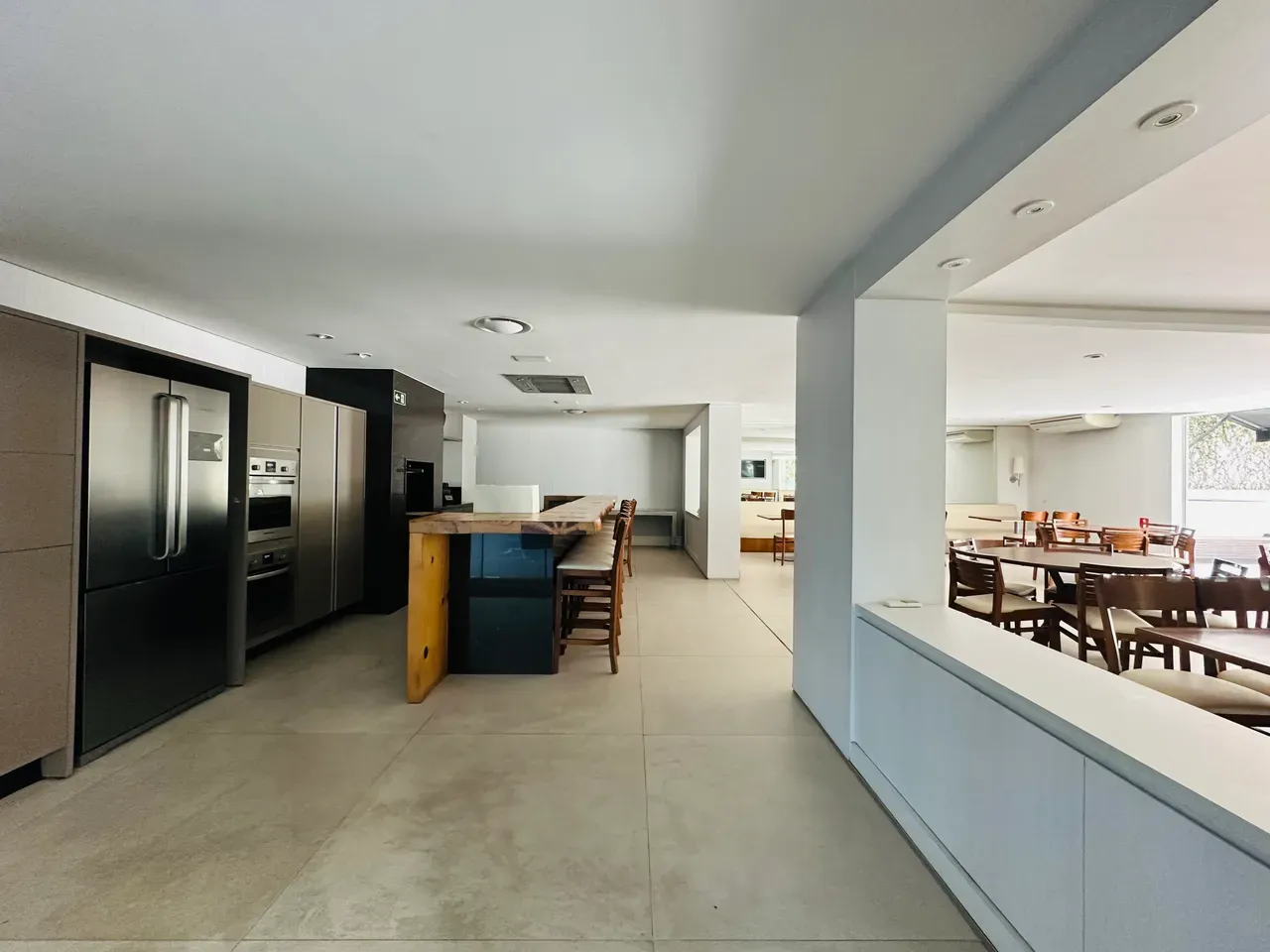 4-bedroom apartment in a building with a gym — photo 34