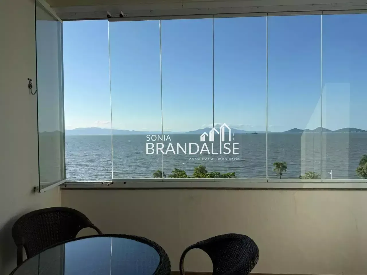 Apartamento amueblado con vista al agua y 2 dormitorios — photo 3