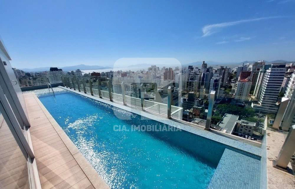 Apartamento de 1 dormitorio con cocina abierta y 70 m² — photo 2
