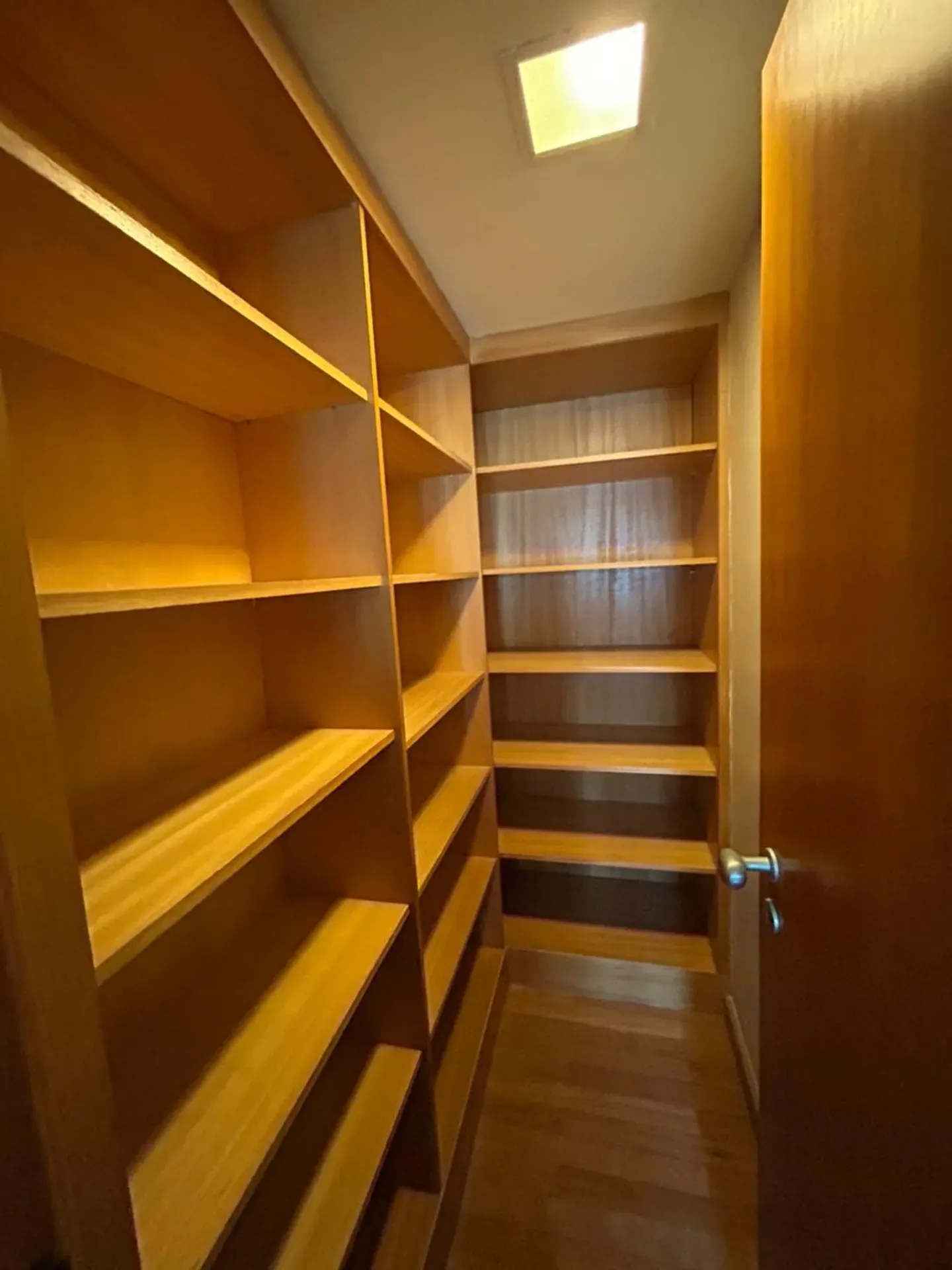 4-bedroom apartment with a water view — photo 18