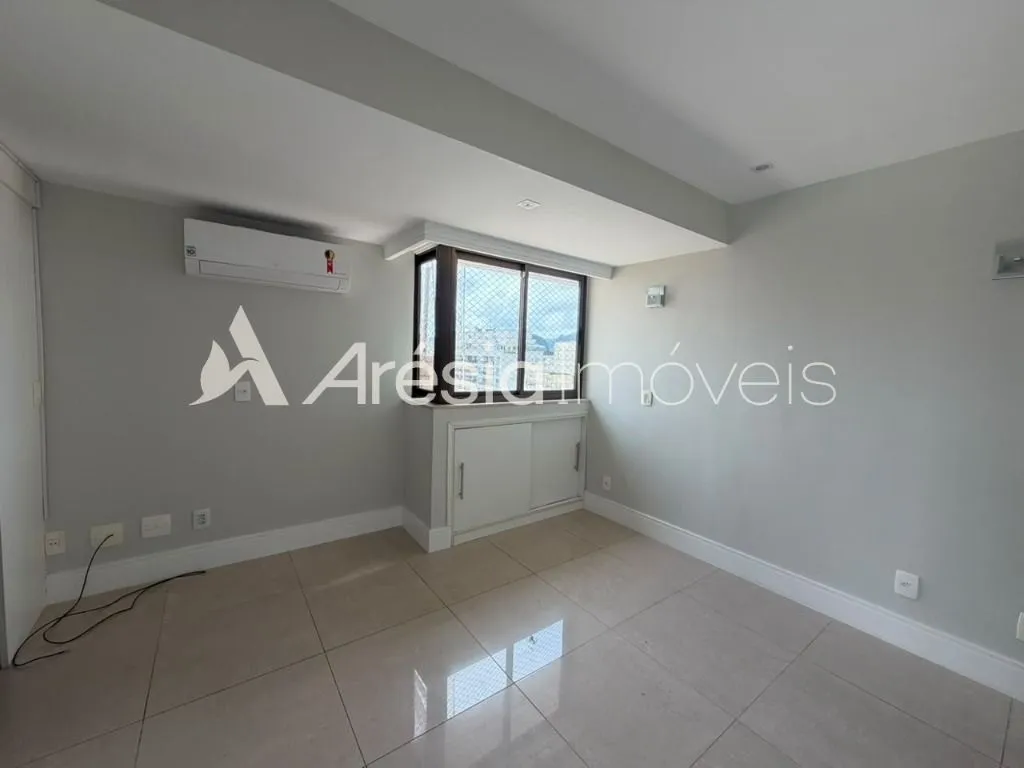 4-bedroom apartment in a building with a sauna — photo 23
