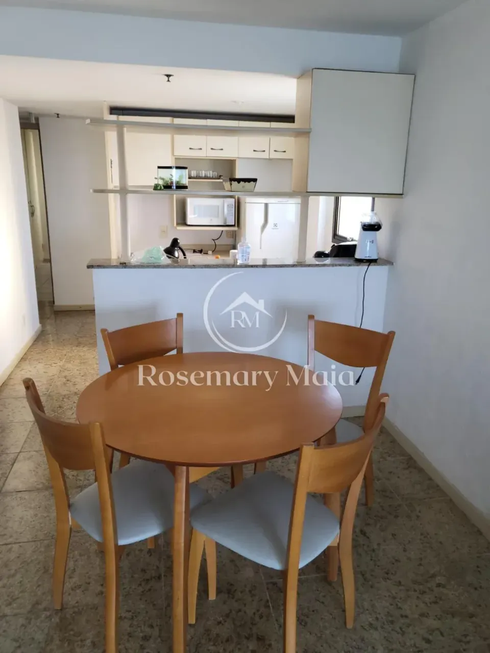 Furnished 1-bedroom apartment with open-plan kitchen — photo 5