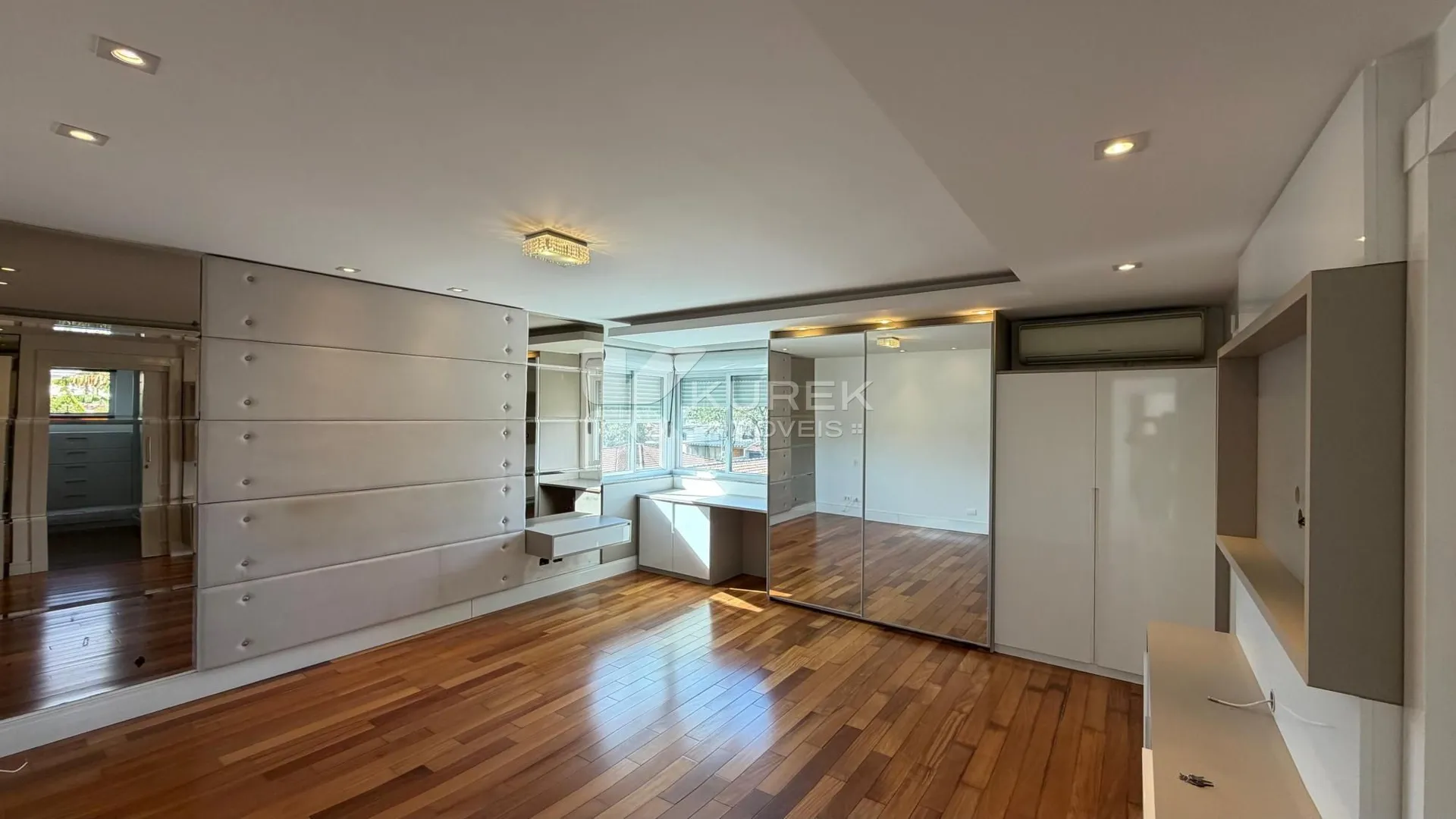 Garden in a 4-bedroom house, 380 m² — photo 3