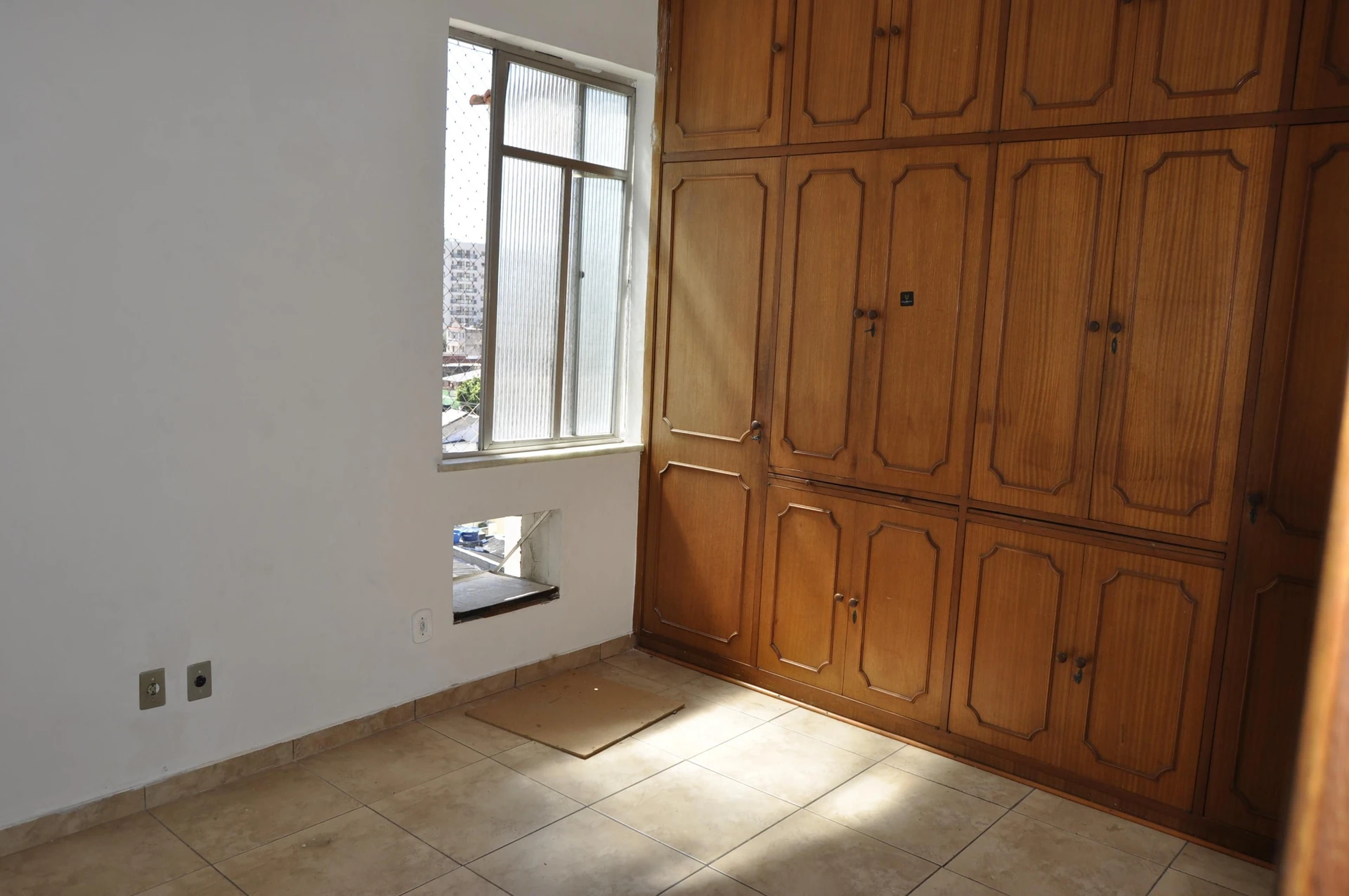 Unfurnished apartment with 2 bedrooms and private garden — photo 3