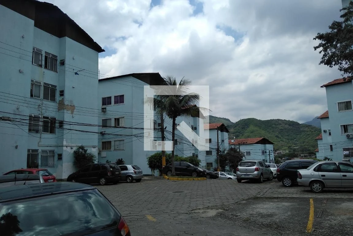 2-bedroom apartment in a building with a pool — photo 25