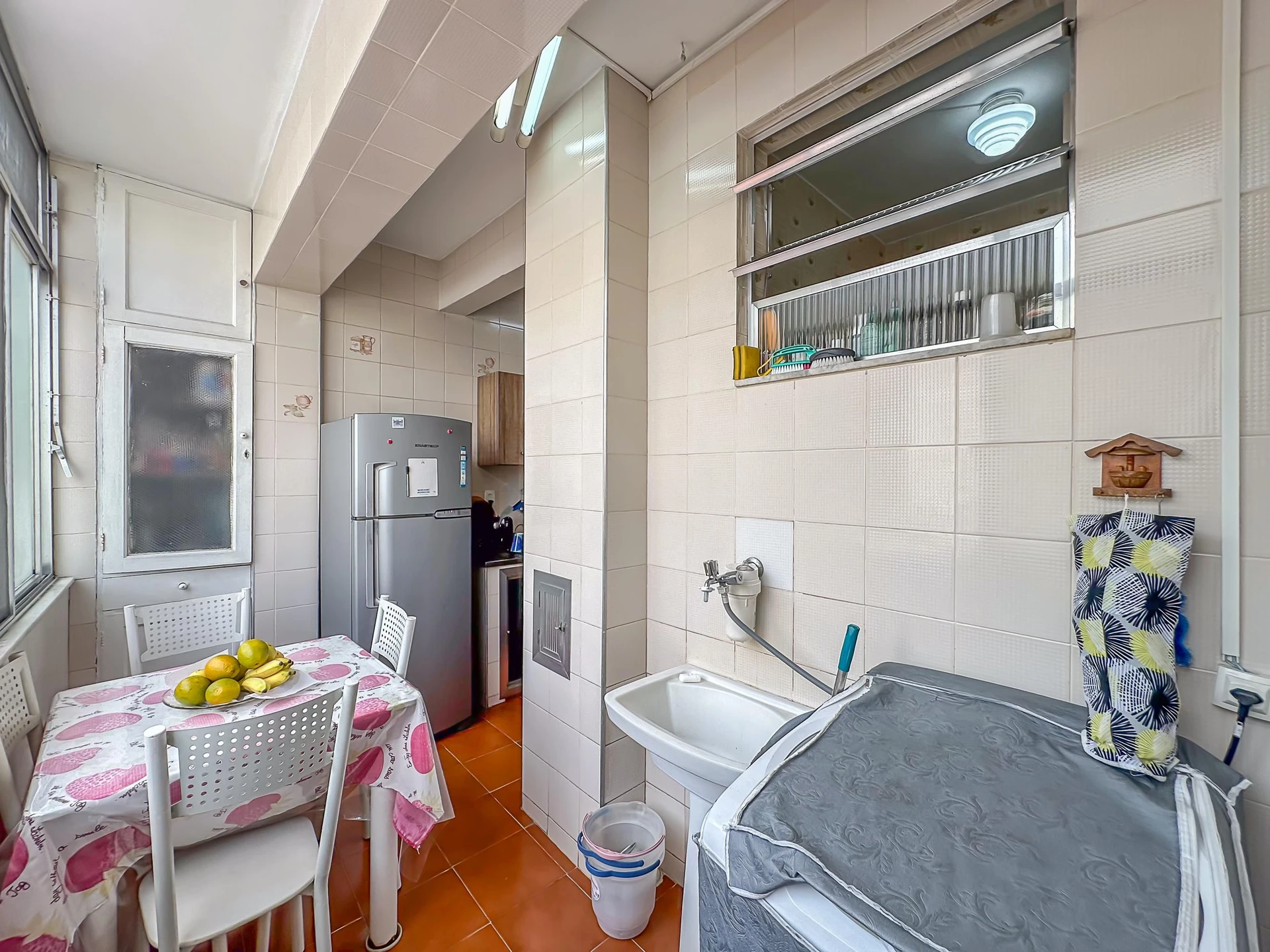 Furnished 2-bedroom apartment with a balcony — photo 25