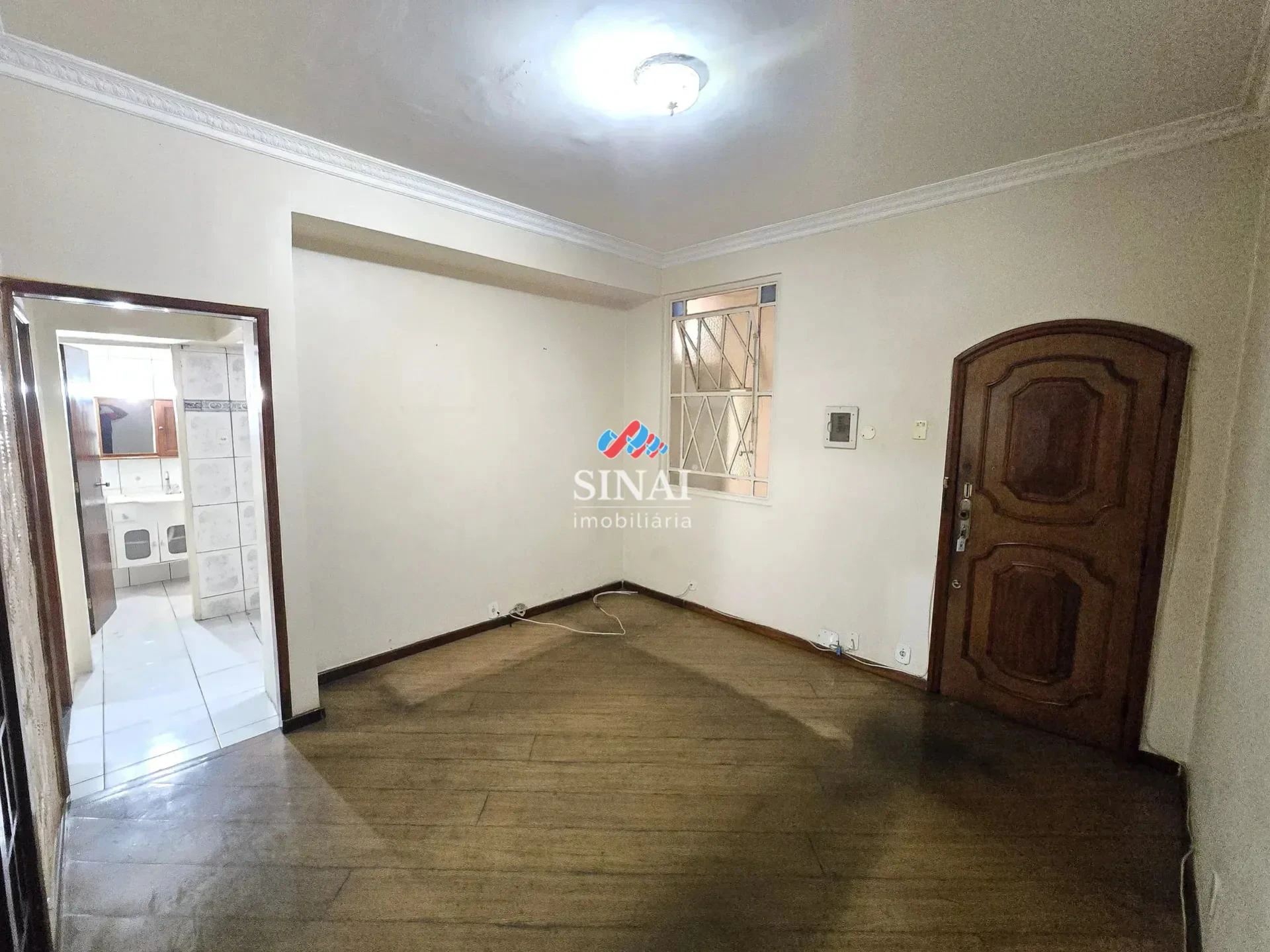 2-bedroom apartment with wood or laminate floors — photo 21