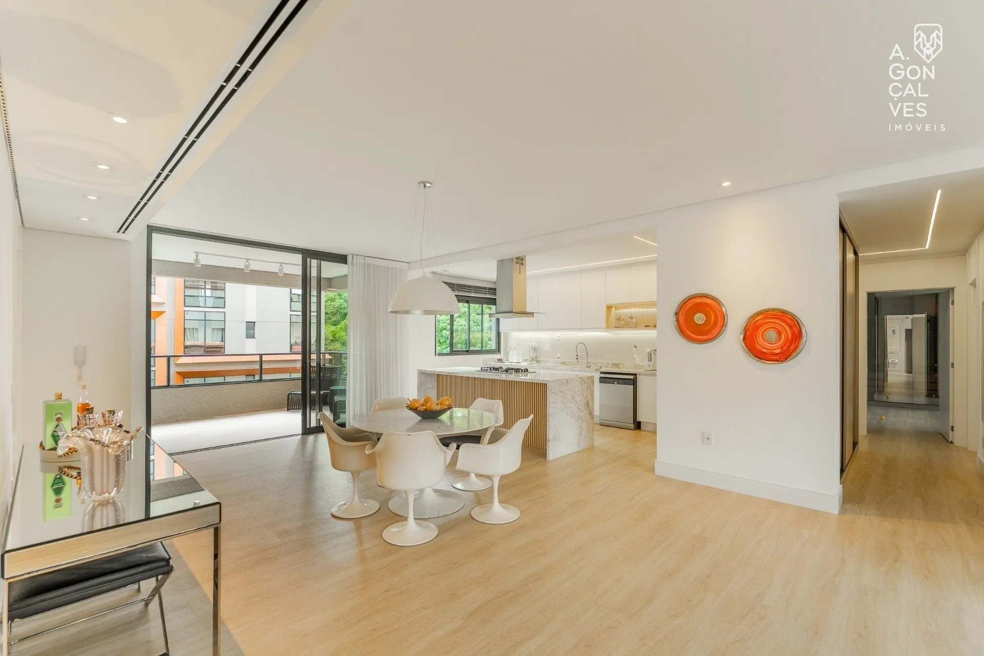 Furnished 223 m² apartment with 3 en-suites and 3 parking spots — photo 37