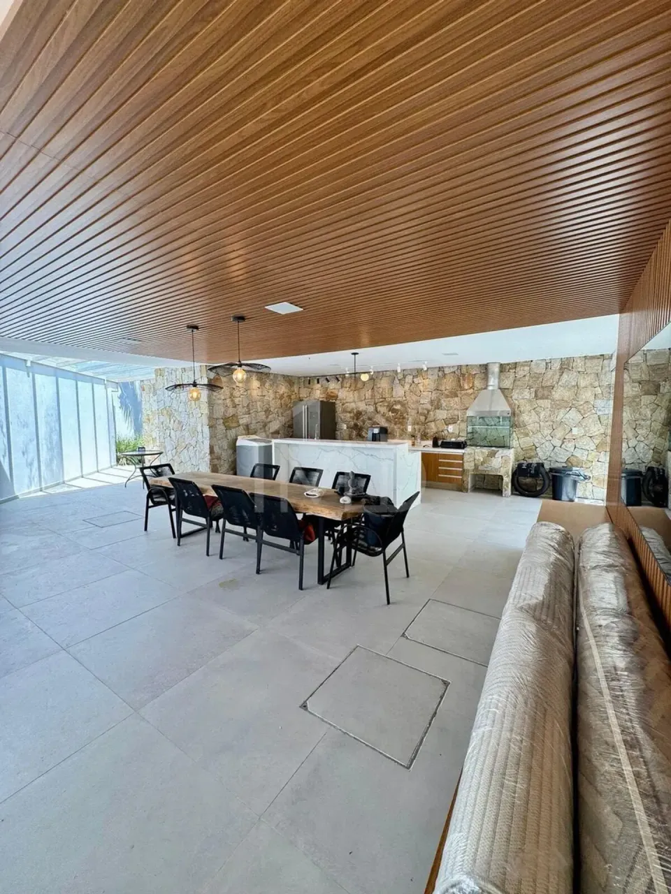 Furnished house with 4 bedrooms and 500 m² and 5 parking — photo 3