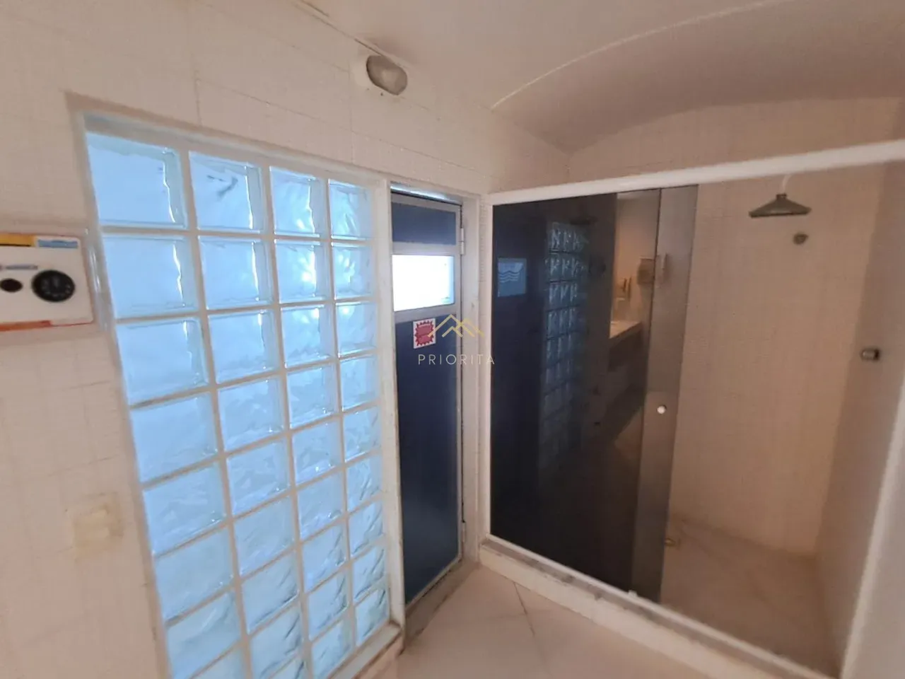 Apartamento sem mobília com 3 quartos e varanda envidraçada — photo 38