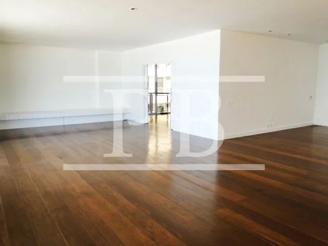 4-bedroom apartment with balcony and floor-to-ceiling windows — photo 7