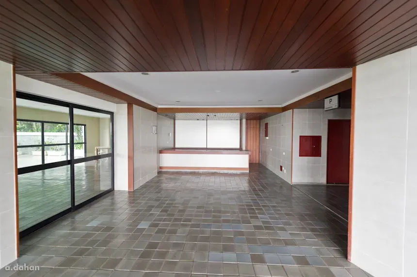 Unfurnished apartment with 4 bedrooms and 5 bathrooms — photo 42
