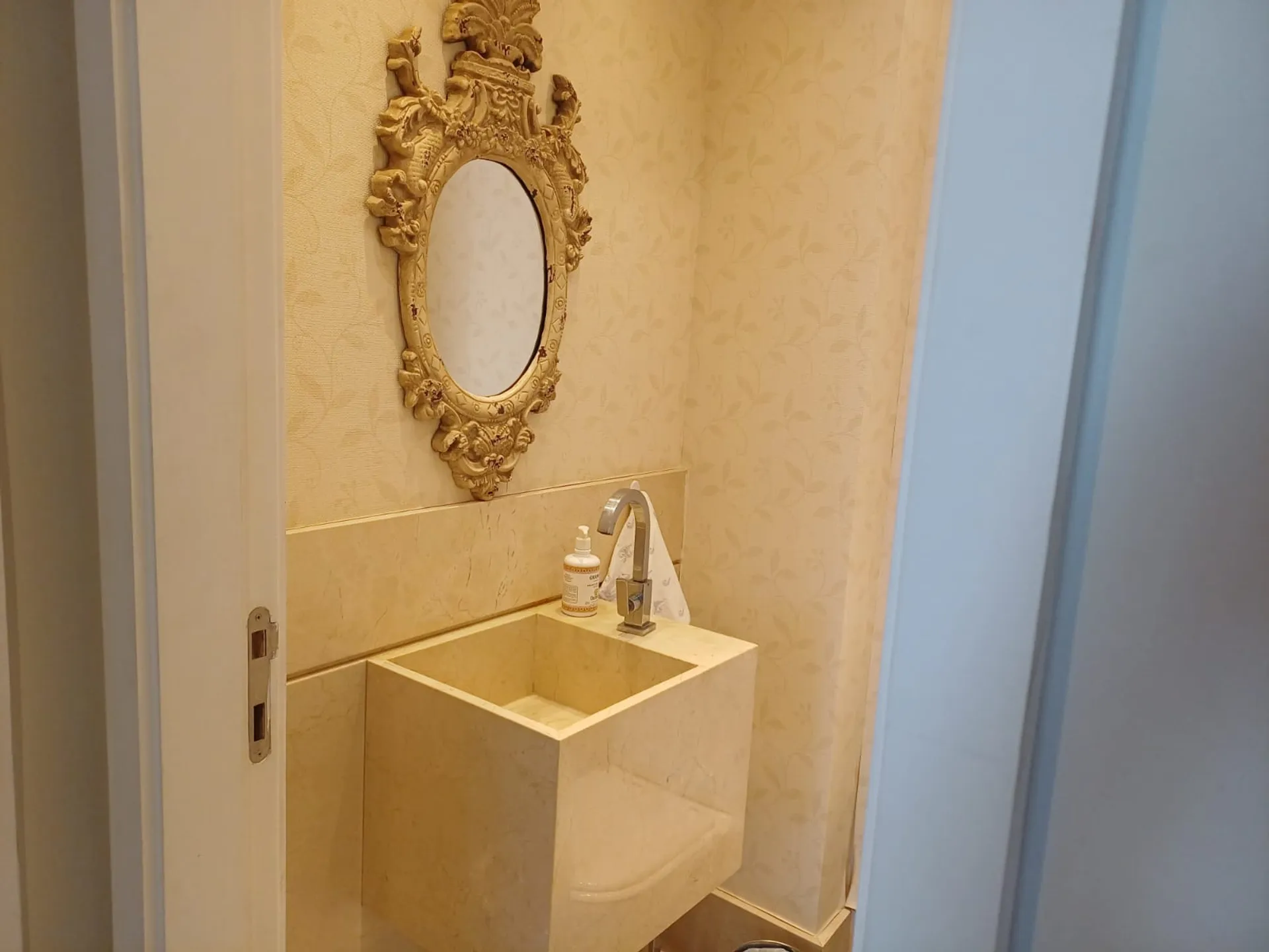 Furnished 3-bedroom apartment with open-plan kitchen — photo 41