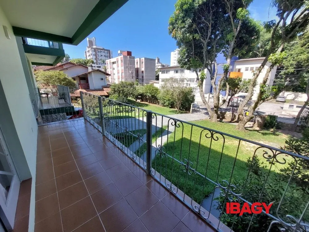 Casa amueblada con 4 dormitorios y 950 m² — photo 7