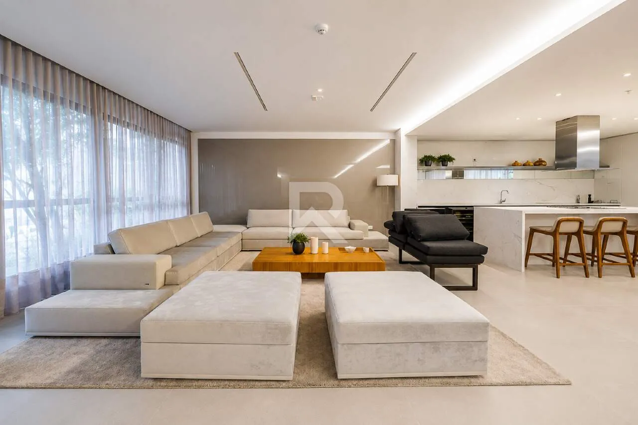 230 m² apartment with 3 en-suite bedrooms and 4 parking