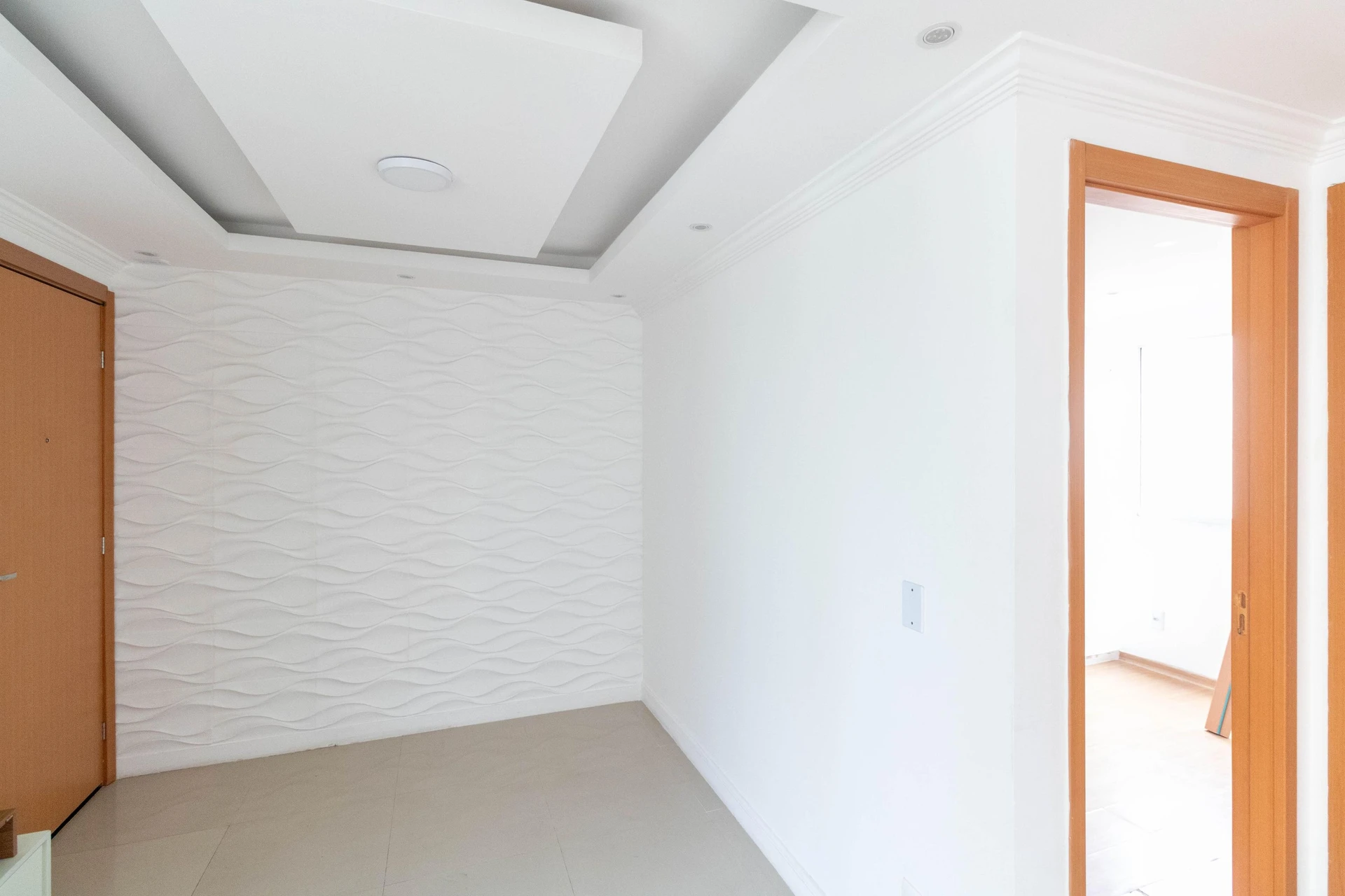 Walk-in closet in a 2-bedroom apartment, 43 m² — photo 4