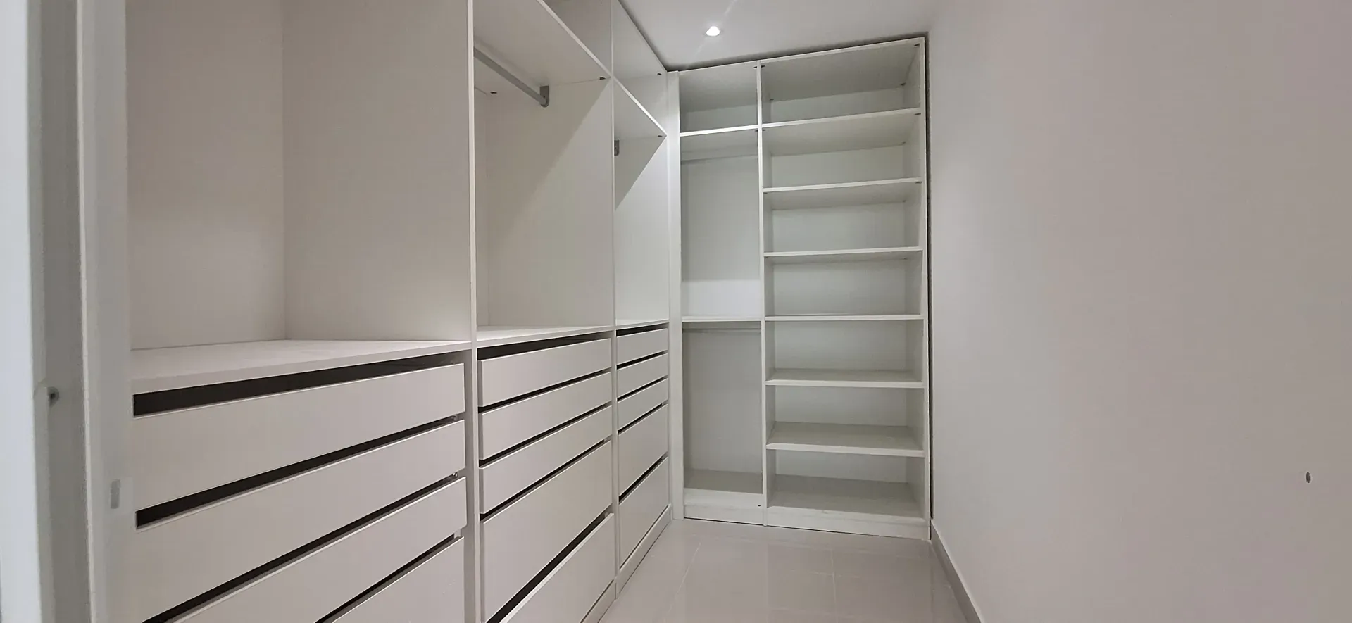 House with 900 m², 5 bedrooms and 4 parking spots — photo 23
