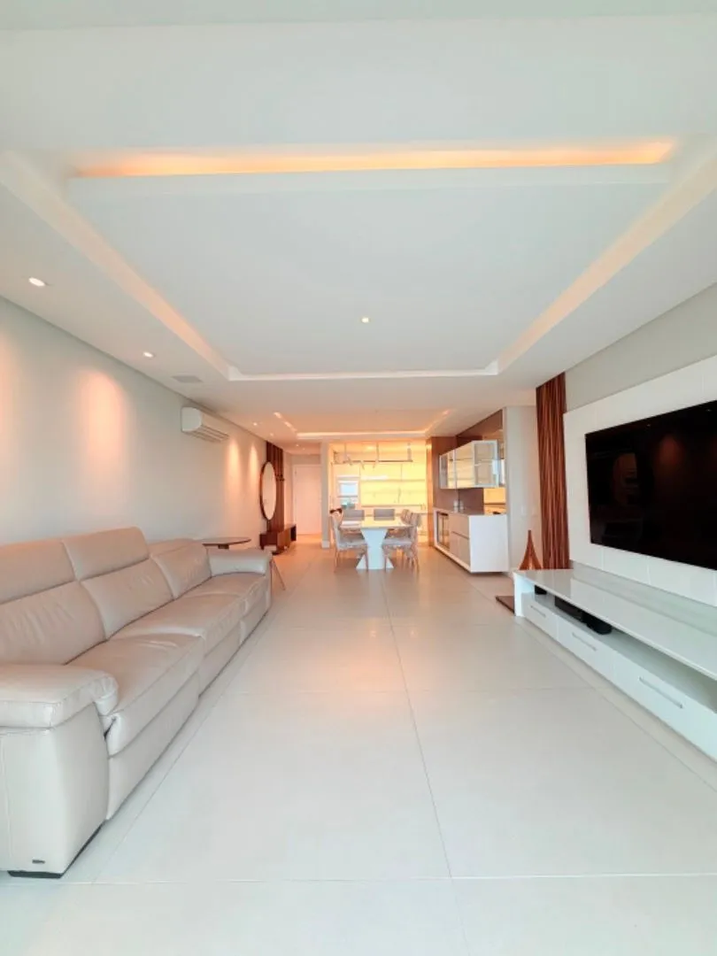 140 m² apartment with 3 bedrooms and a closed balcony — photo 25