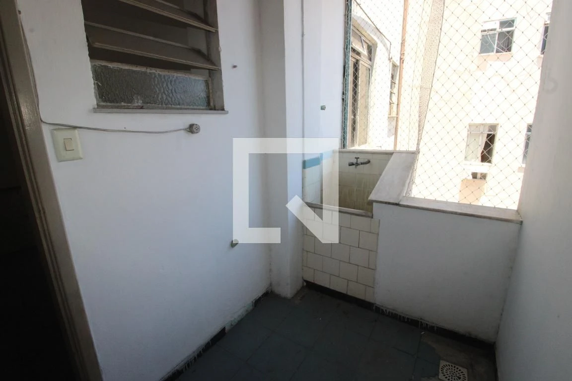 Wood or laminate floors in a 2-bedroom apartment, 100 m² — photo 9