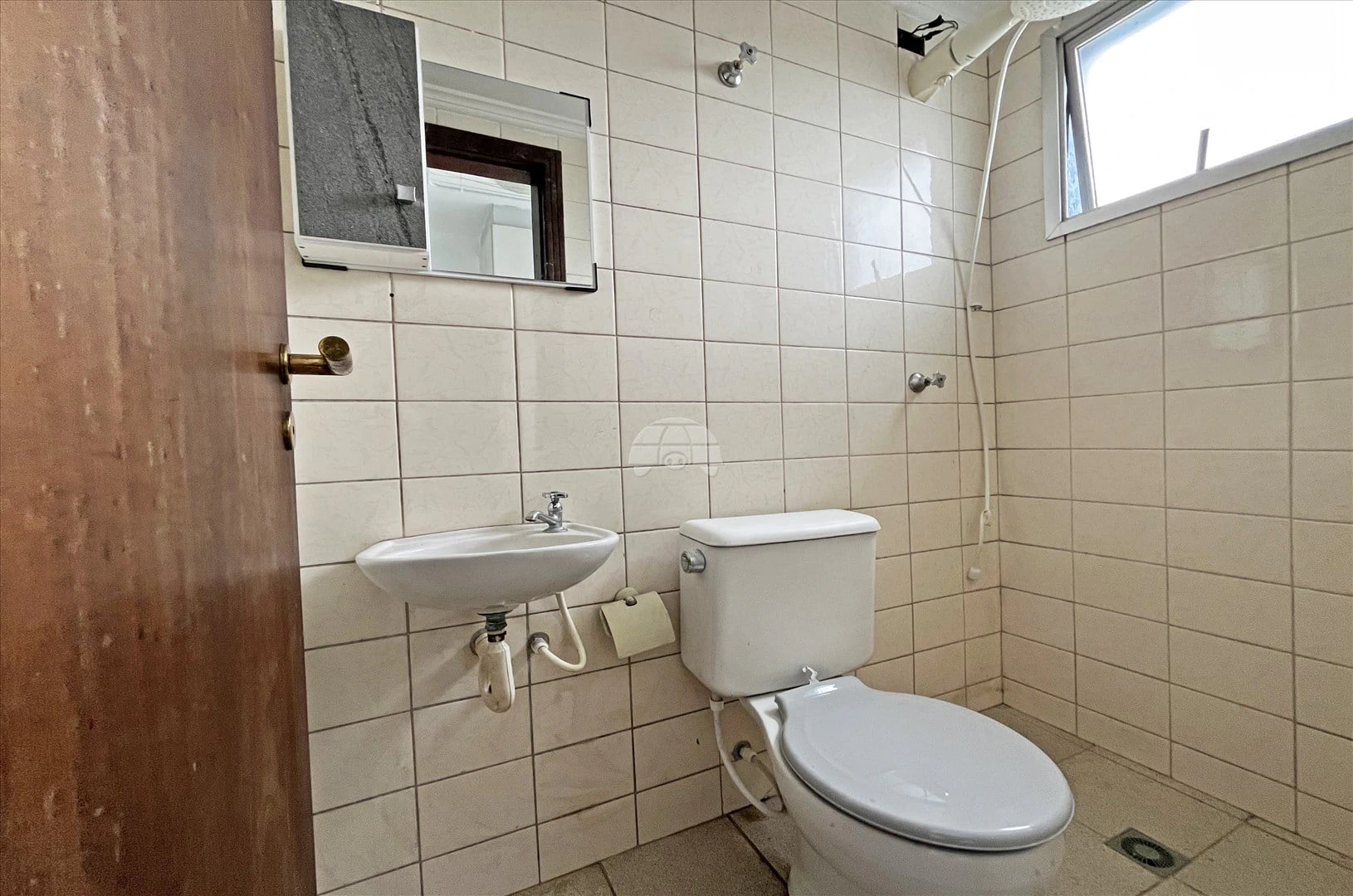 3-bedroom apartment with wood or laminate floors in Curitiba — photo 30