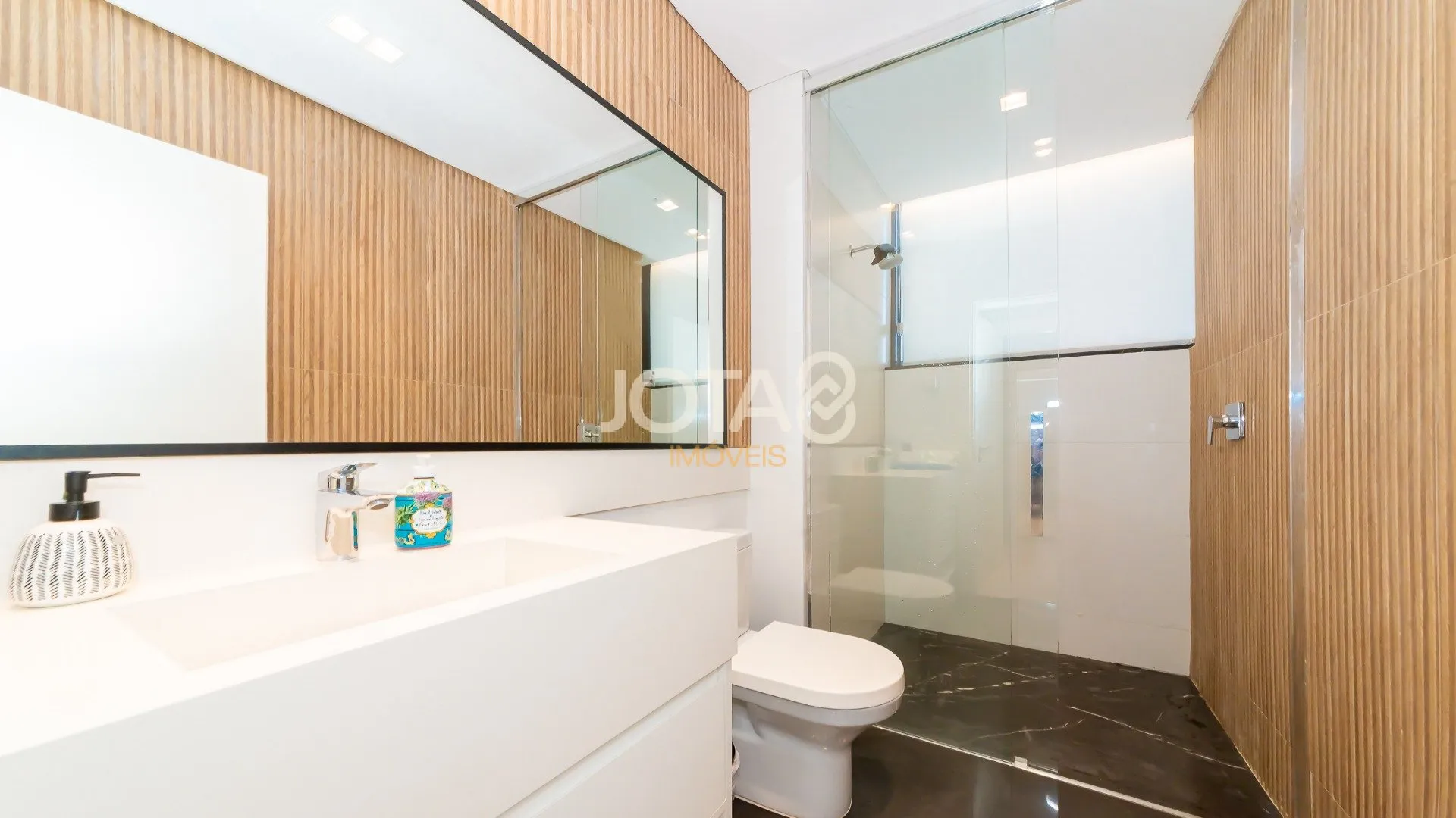 Unfurnished apartment with 3 en-suite bedrooms and balcony — photo 19