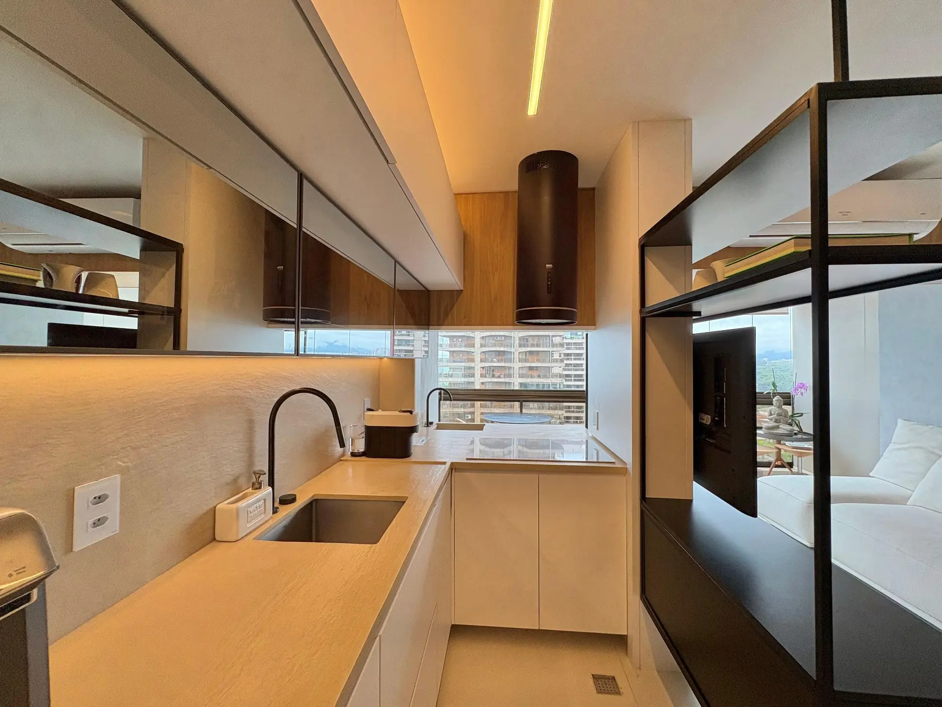 Furnished apartment, 75 m², with floor-to-ceiling windows — photo 6