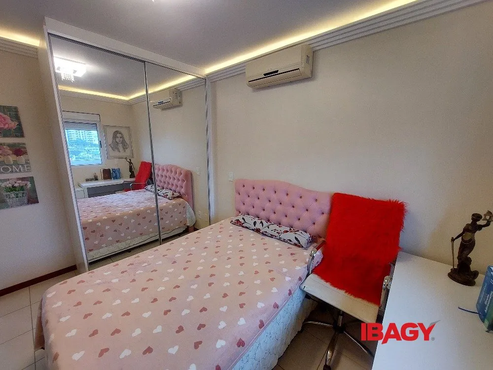 Apartamento amueblado de 4 dormitorios con balcón cerrado y 159 m² — photo 12