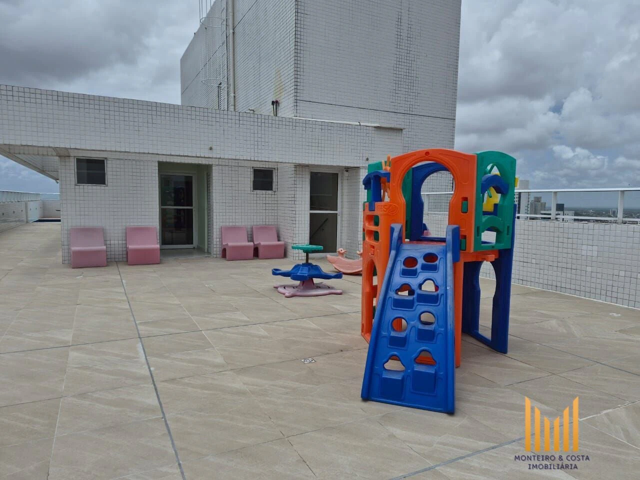 Furnished apartment, 102 m², with a washing machine — photo 25