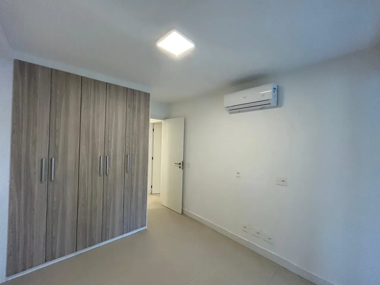 4-bedroom apartment in a building with a sauna — photo 8
