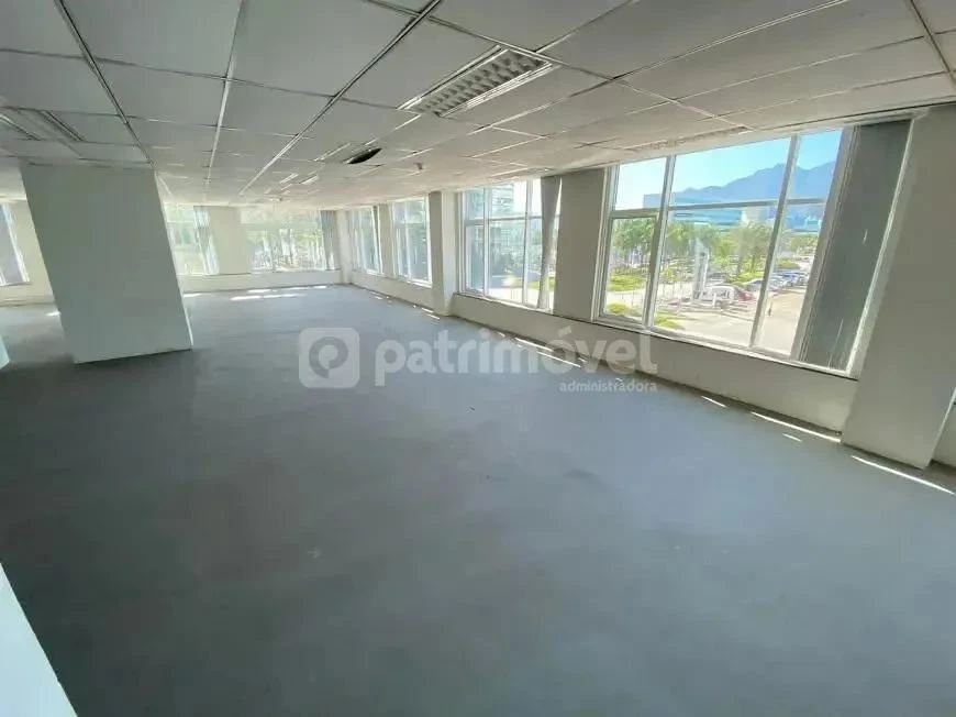 Unfurnished 270 m² apartment with 1 bedroom — photo 6
